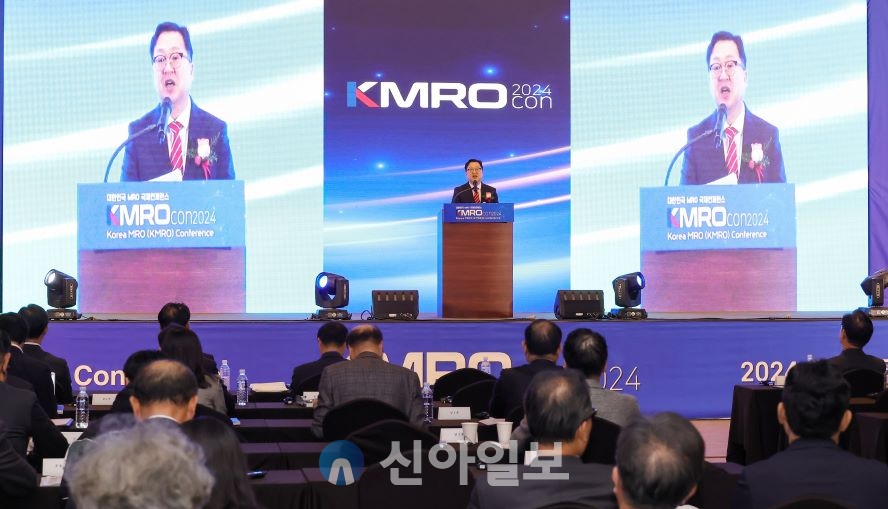 대전시 MRO 국제컨퍼런스 K-방산 활성화 방안 모색을 위해 이장우 대전시장이 인사말씀을 하고 있다. 사진=대전시