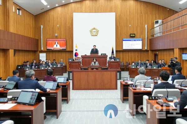 28일 경주시의회 본회의장에서 23일간의 일정으로 제287회 경주시의회 제2차 정례회를 개회했다.(사진=경주시의회)