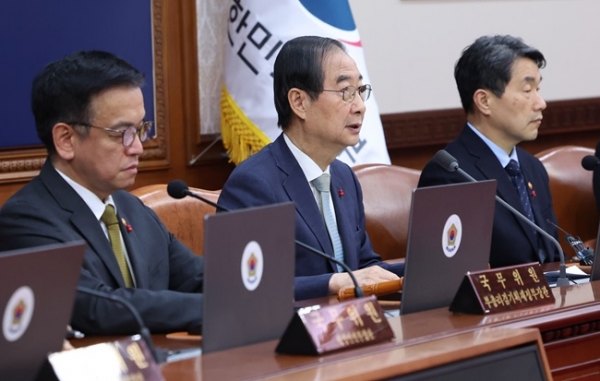 한덕수 대통령 권한대행 국무총리가 19일 정부서울청사에서 임시 국무회의를 주재하고 있다.(사진=연합뉴스)